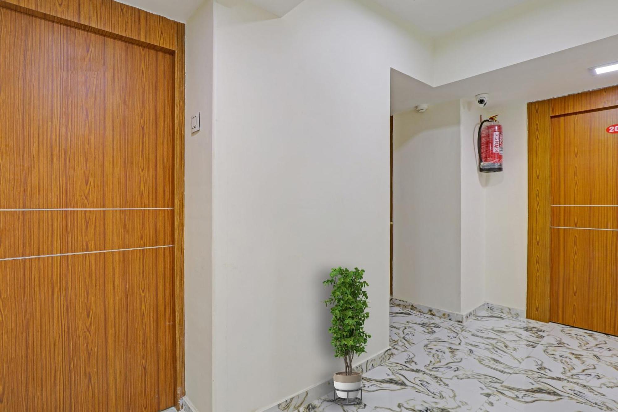 Capital O Bhavya Villa Ahmedabad Ngoại thất bức ảnh