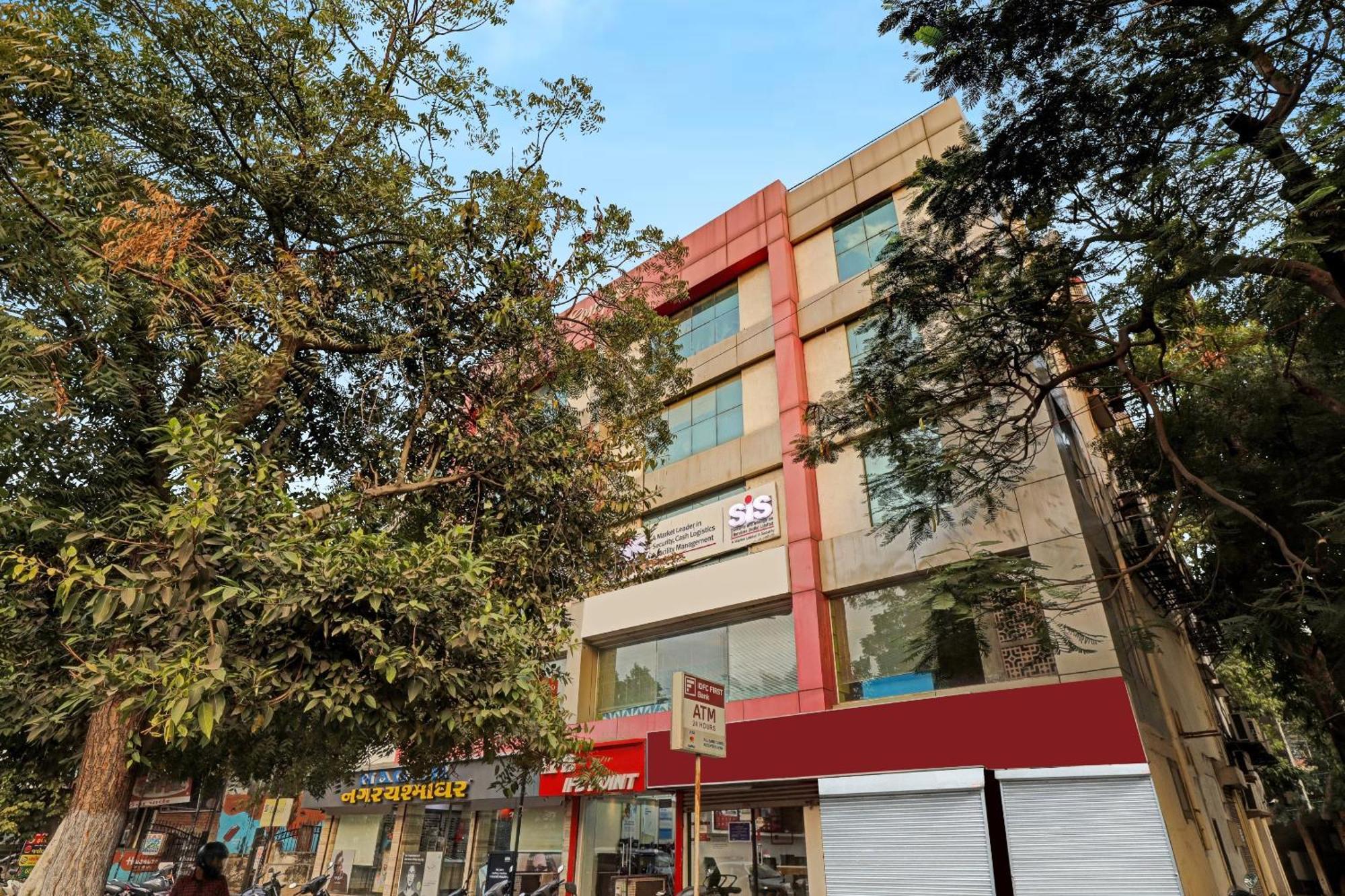 Capital O Bhavya Villa Ahmedabad Ngoại thất bức ảnh
